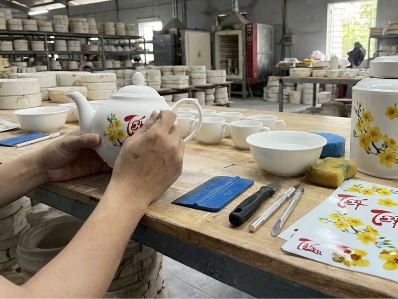 Decal hoạ tiết theo chủ đề + Logo