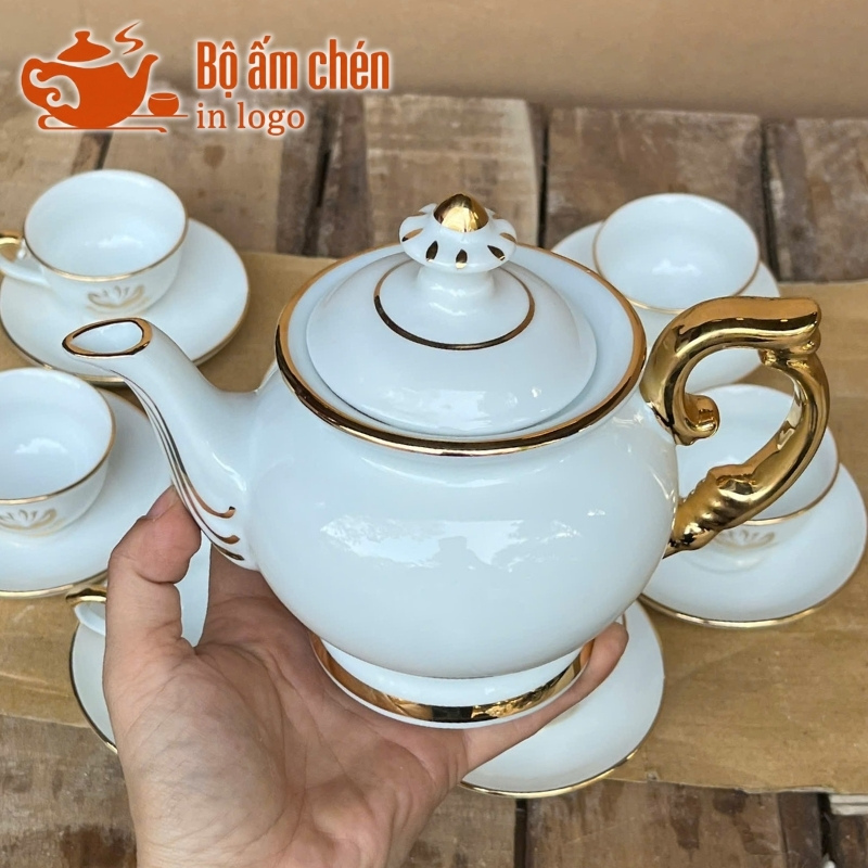 bo-am-chen-men-trang-in-logo-qua-tang-ke-chi-vang