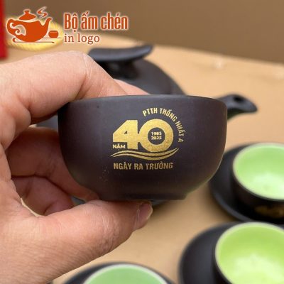 bo-am-chen-tu-sa-in-logo-qua-tang