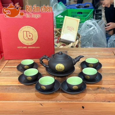 bo-am-chen-tu-sa-in-logo-qua-tang