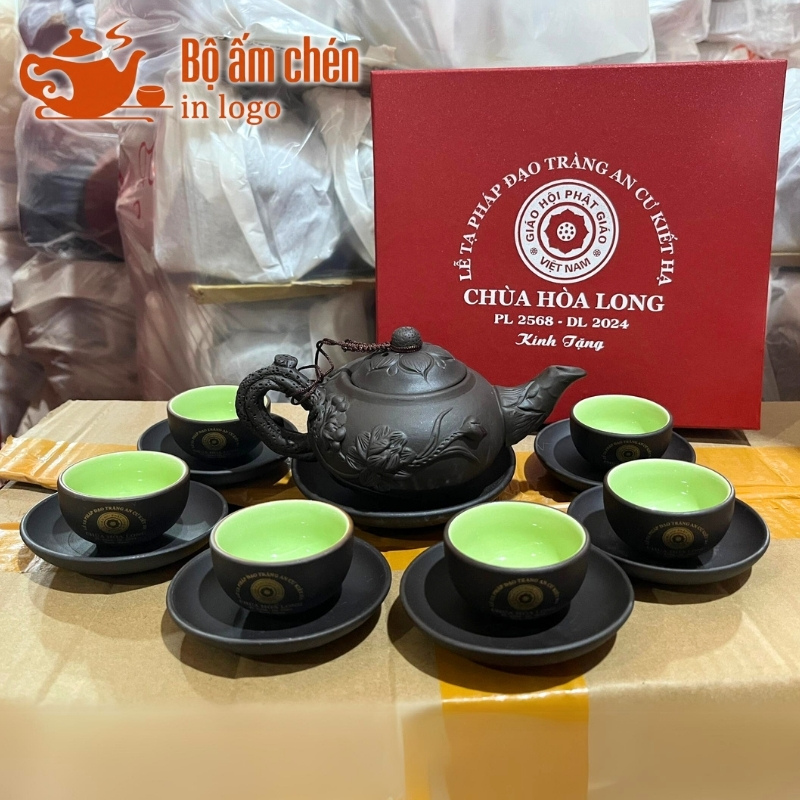 bo-am-chen-tu-sa-in-logo-qua-tang