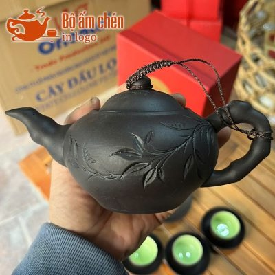 bo-am-chen-tu-sa-in-logo-qua-tang
