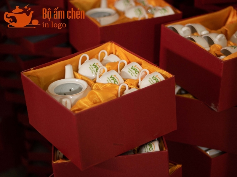 đơn hàng ấm chén in logo quà tặng số lượng lớn